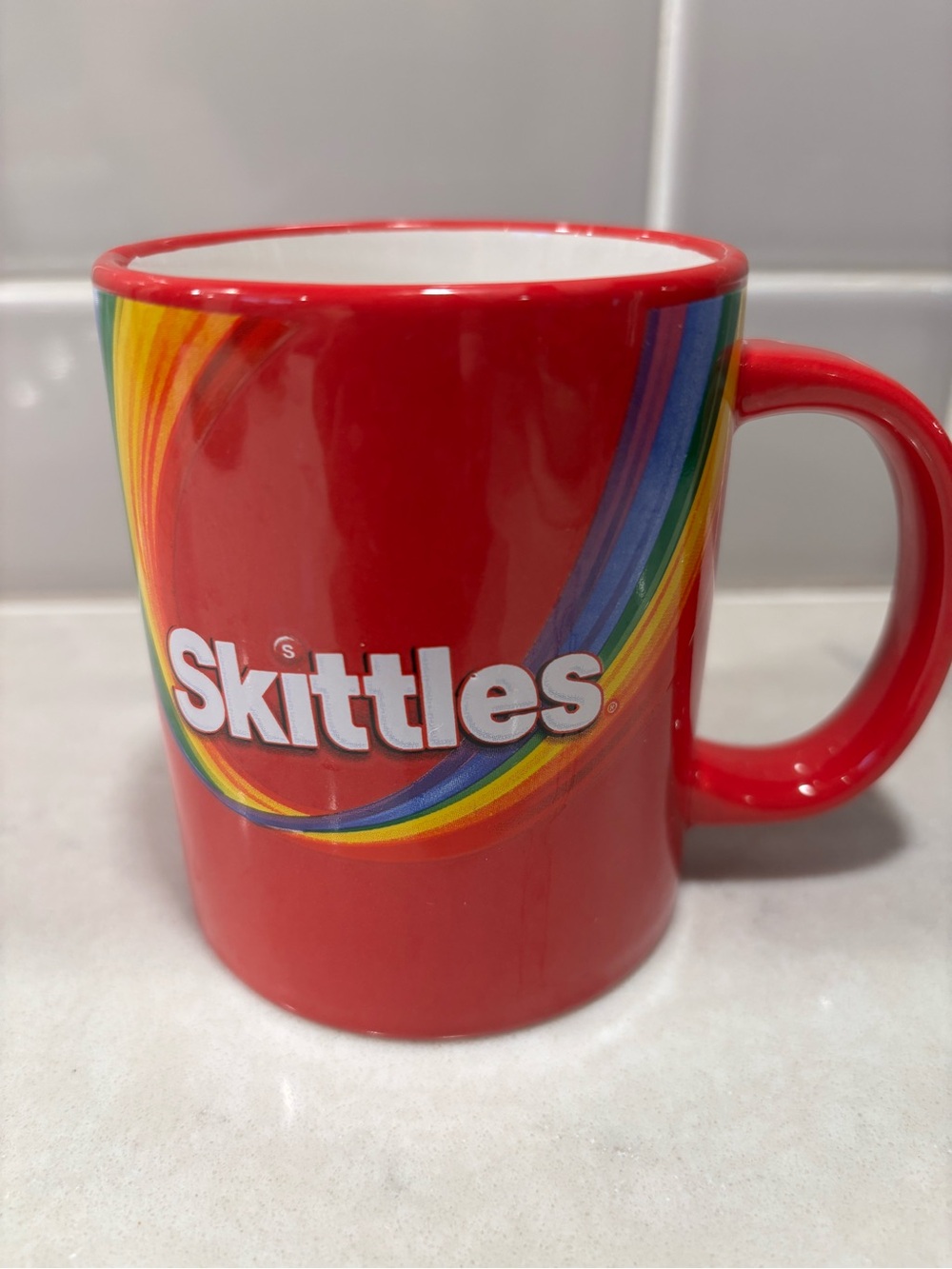 2020 Skittles taste the rainbow coffee tea mug in red NWOT no flaws